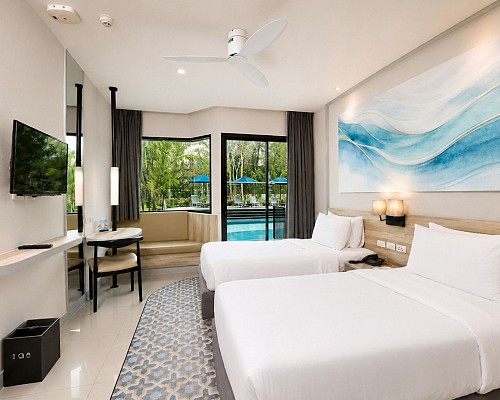 Deluxe Pool Access Room