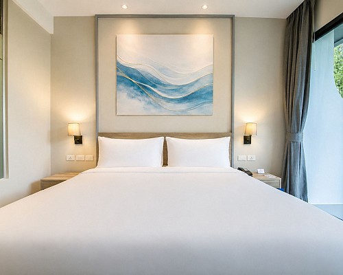 Deluxe Pool Access Room